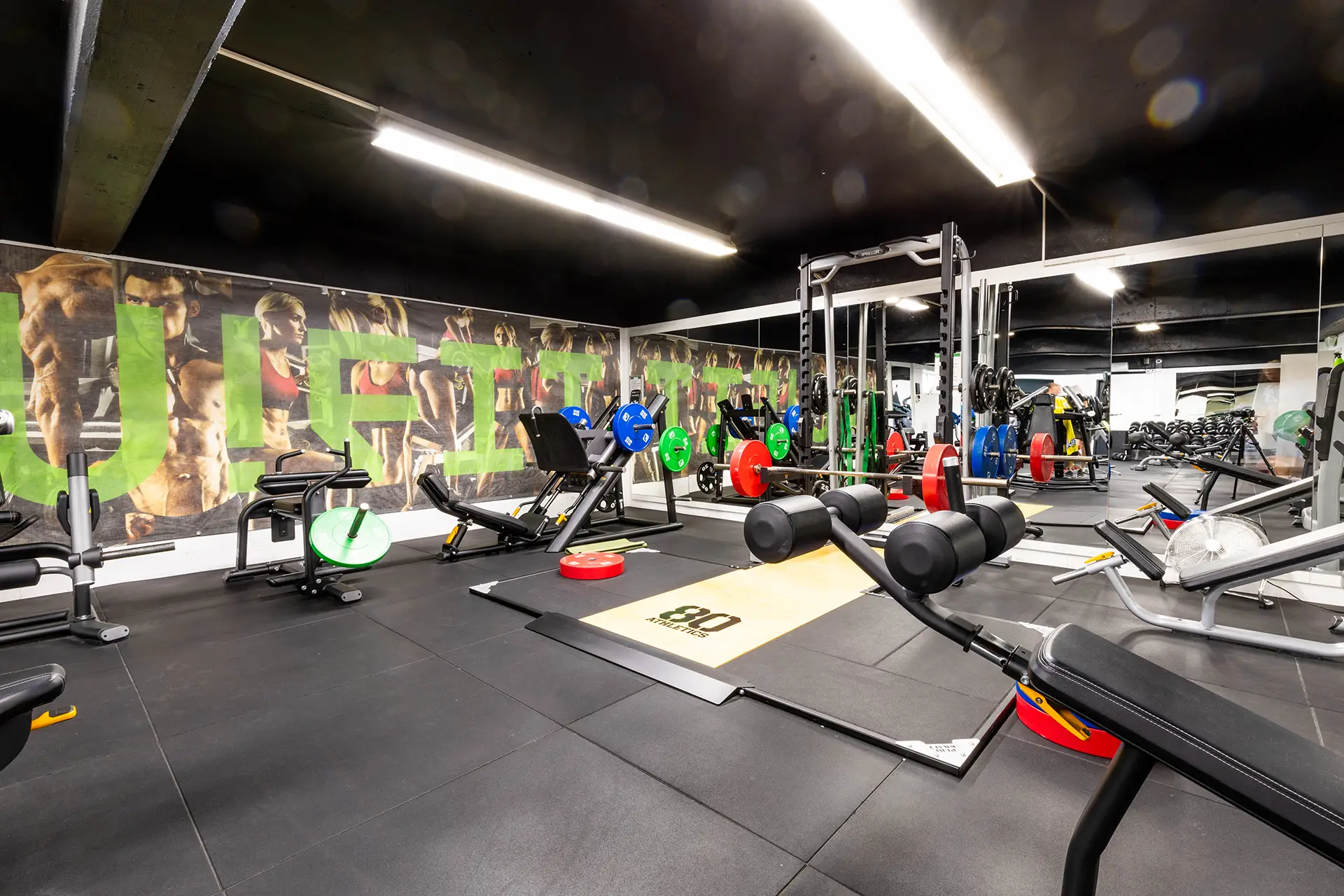 Gewichte im Fitnessstudio YOU!FIT